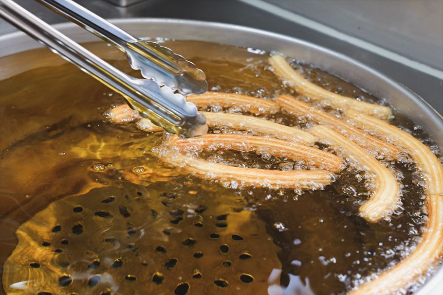 行列の絶えない生チュロス店「111 CHURROS(新大久保)」。韓国人の店主に聞いた“生”が美味しい理由とは？