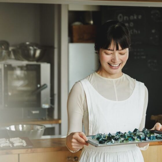 モデルから人気カフェ店主、そしてフードスタイリストへ。女性菓子職人の働き方 vol.01 「Color Story Cake」田中知彩都さんの場合
