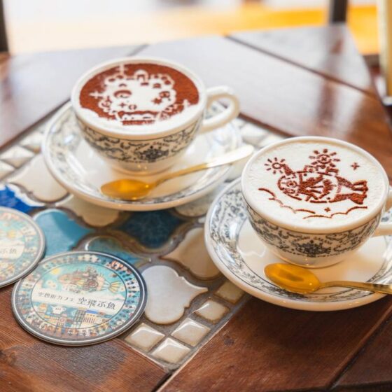 ファンタジーの世界に飛び込める「空想街カフェ 空飛ぶ魚」(吉祥寺)。誰もが虜になるドリンクとスイーツとは？