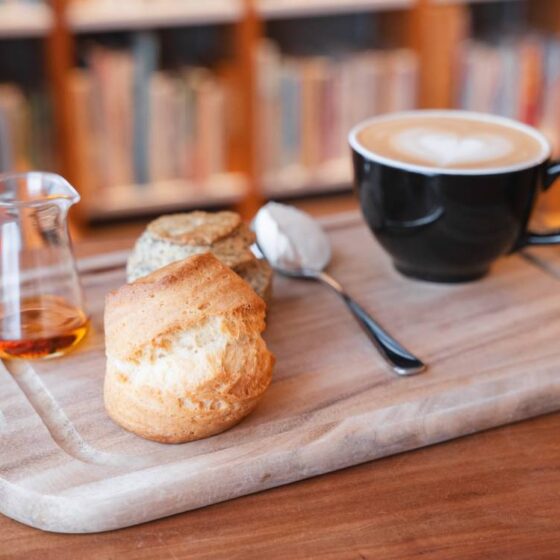 即売り切れちゃう「KAIDO books&coffee」(品川)の“生スコーン”って？ブックカフェで楽しむ至福のスイーツとコーヒー時間