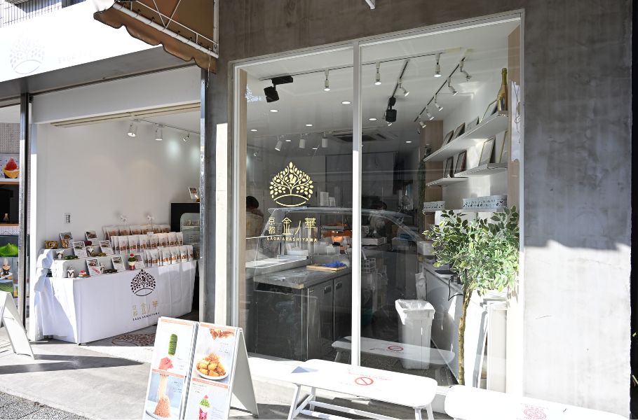 京都・嵐山で月7000本売れる噂のバズりスイーツをチェック！「金ノ華 嵯峨嵐山店」は必ず立ち寄りたいスポット♡