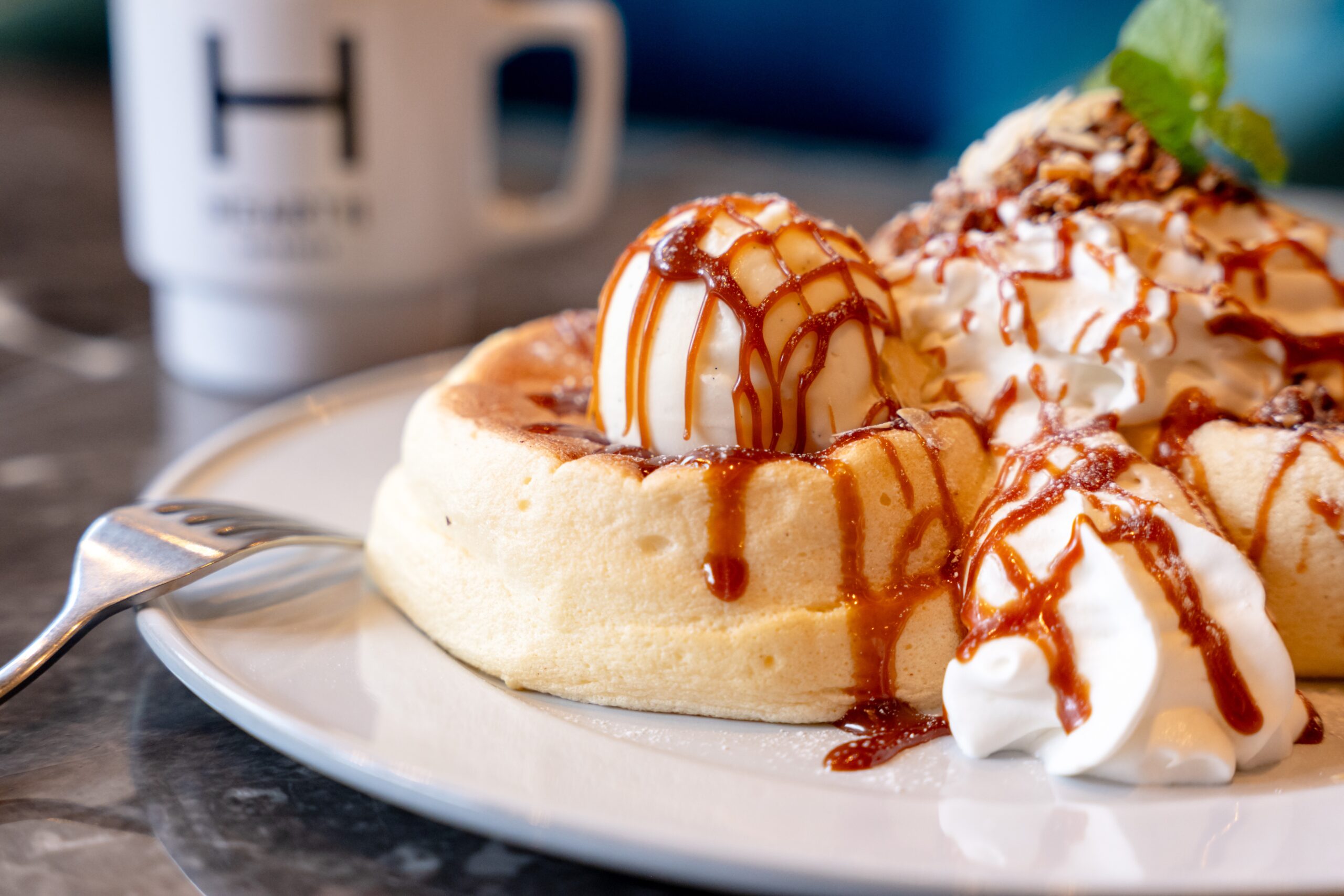 パンケーキの概念が変わる！？天にのぼるような至福を味わえる『HEARTH(ハース)』のぷるふわパンケーキ新宿池袋