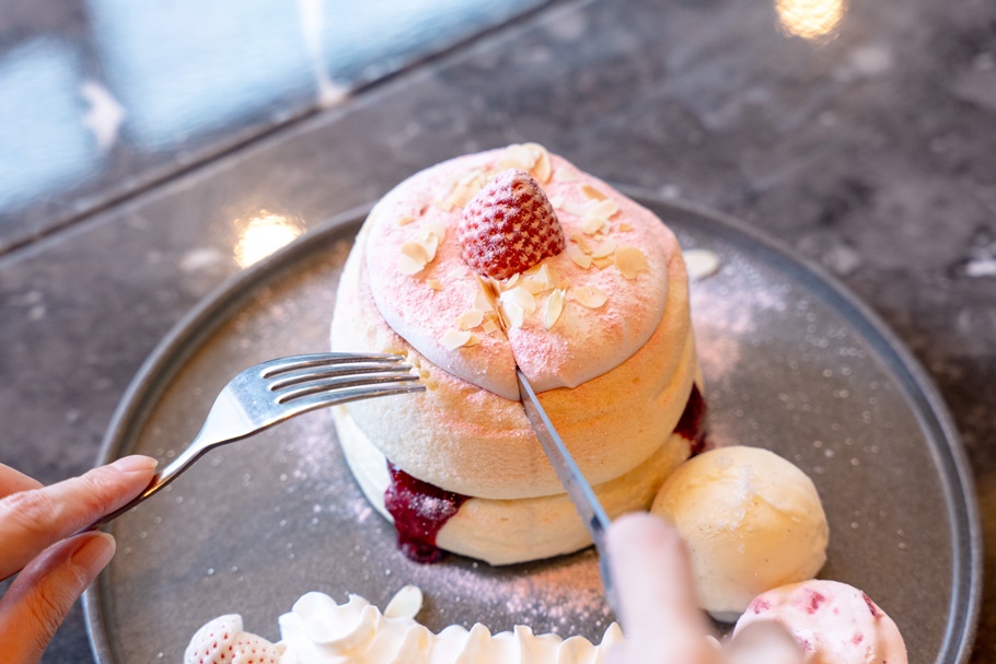 パンケーキの概念が変わる！？天にのぼるような至福を味わえる『HEARTH(ハース)』のぷるふわパンケーキ新宿池袋