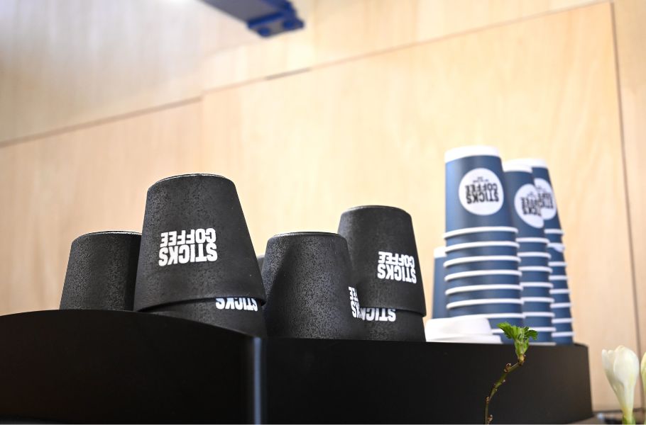 「農業はかっこいい」を伝えたい━ブドウ農家が京都で挑戦！話題のNEWカフェ「Sticks Coffee」（烏丸御池）で可愛いドーナツ型チュロスが登場
