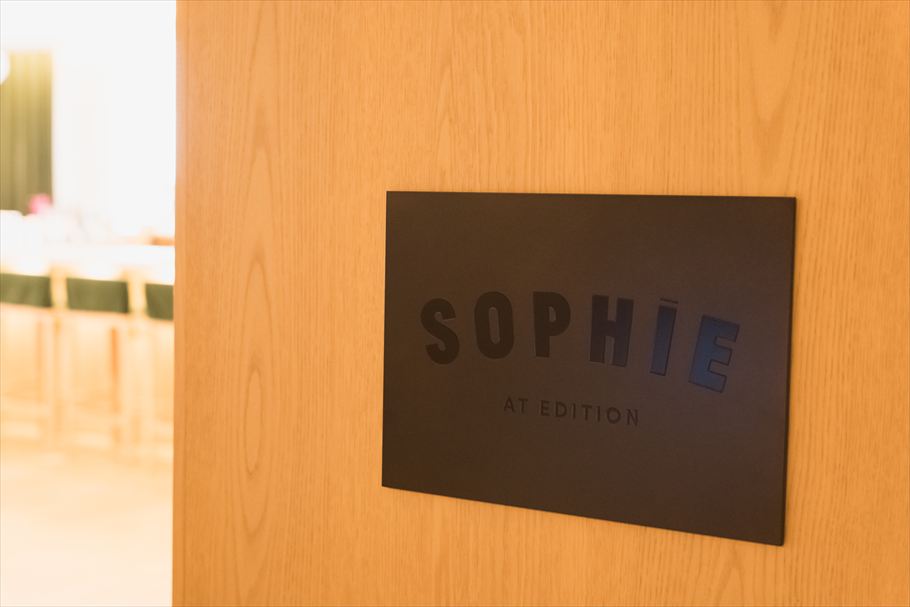 「Sophie at EDITION(ソフィー アット エディション)」の看板
