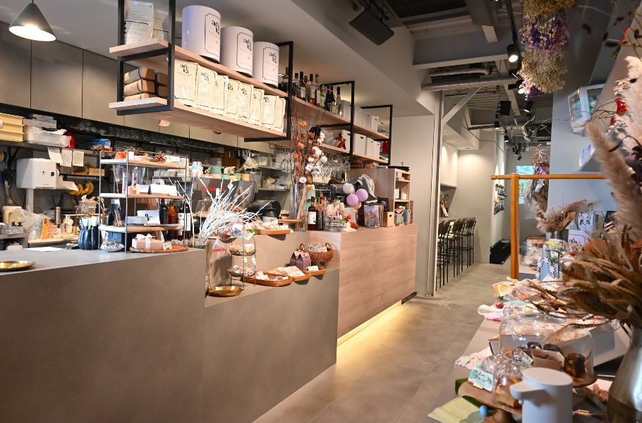 【大阪・福島】まるで花束！話題の「ブーケクレープ」が食べられるのは「cafe2+6（カフェニトロ）」だけ