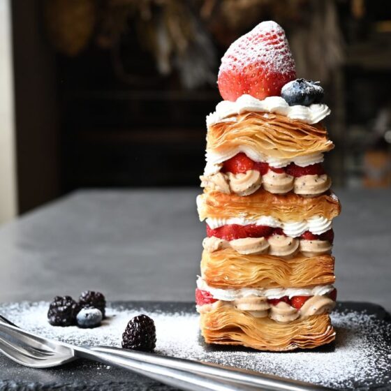 【京都・円町】まるで五重塔！？元フレンチシェフが手がける「piu cafe」（ピウカフェ）で味わうサクサク絶品ミルフィーユ