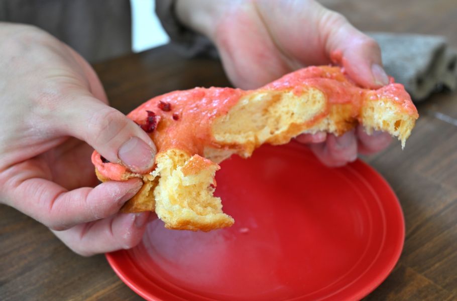 北浜の街角にある「KITAHAMA DONUTS」が個性的！ツイスト型や紅芋入り、なぜかスパイスカレーも…？