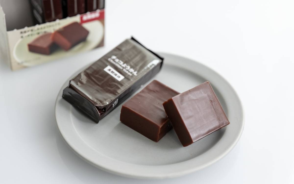 新生活に備えたい“備蓄おやつ”が無印良品に！話題の「チョコようかん」味と保存期間はいかに？【今週の無印良品Vol.23】