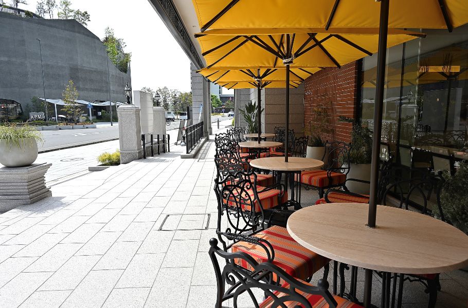 神戸・新港で話題♡焼きたてパン、アフタヌーンティーに足湯！？が一ヶ所で楽しめる「ラスイートルパンビル」が3月開業！