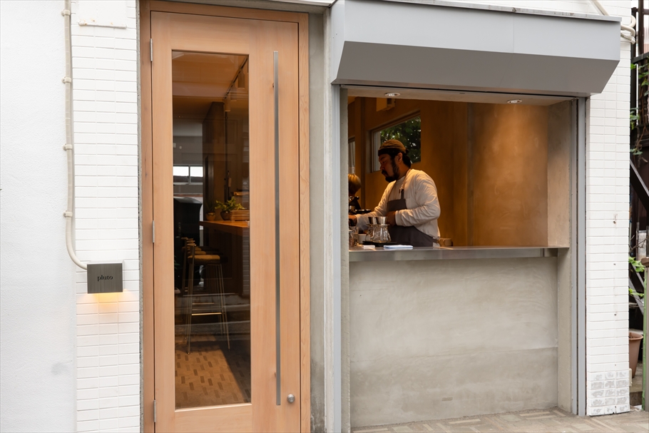 pluto(プルート)の店舗外観