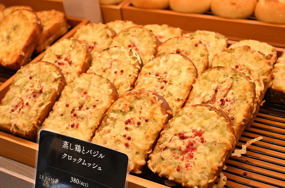 神戸・新港で話題♡焼きたてパン、アフタヌーンティーに足湯！？が一ヶ所で楽しめる「ラスイートルパンビル」が3月開業！