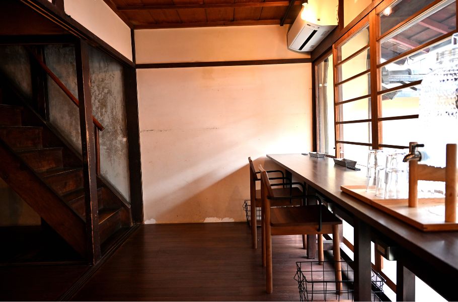 【京都・嵐山】“パンとエスプレッソと”の新業態「囲と囲曲（カコとイマ）」が手がけるムッフルとは？