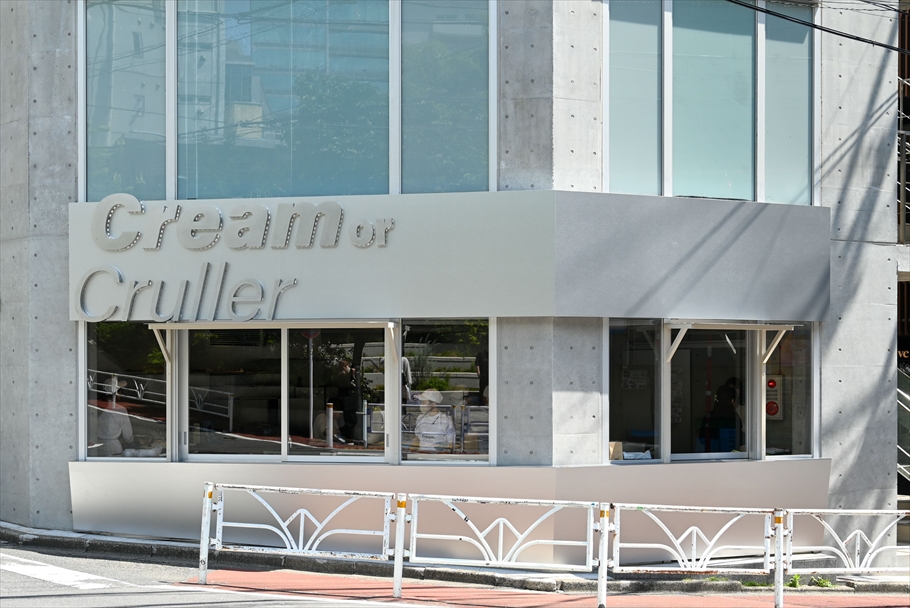 「Cream or Cruller(クリーム オア クルーラー)」店舗外観