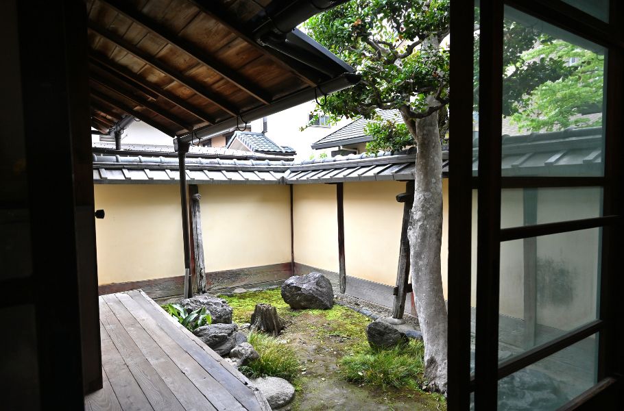 【京都・嵐山】“パンとエスプレッソと”の新業態「囲と囲曲（カコとイマ）」が手がけるムッフルとは？