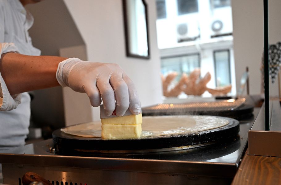 ワインと楽しむ“イタリアンクレープ”という新ジャンルに驚き！神戸・栄町通に現れた大人のクレープ「CAFFÉ CRESPELLE（カフェ クレスペッレ）」