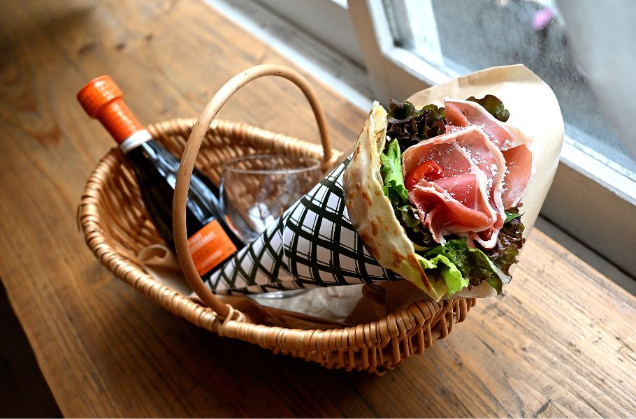 ワインと楽しむ“イタリアンクレープ”という新ジャンルに驚き！神戸・栄町通に現れた大人のクレープ「CAFFÉ CRESPELLE（カフェ クレスペッレ）」