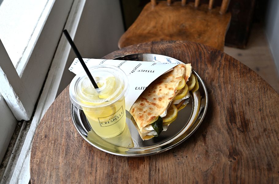 ワインと楽しむ“イタリアンクレープ”という新ジャンルに驚き！神戸・栄町通に現れた大人のクレープ「CAFFÉ CRESPELLE（カフェ クレスペッレ）」