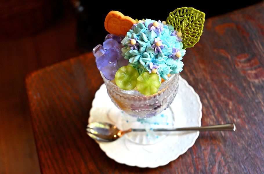 秘密の隠れ家カフェ「CALM GARDEN（カームガーデン）」へ潜入！大阪・平野にあるジブリ感たっぷりの中庭と絶品スイーツとは？