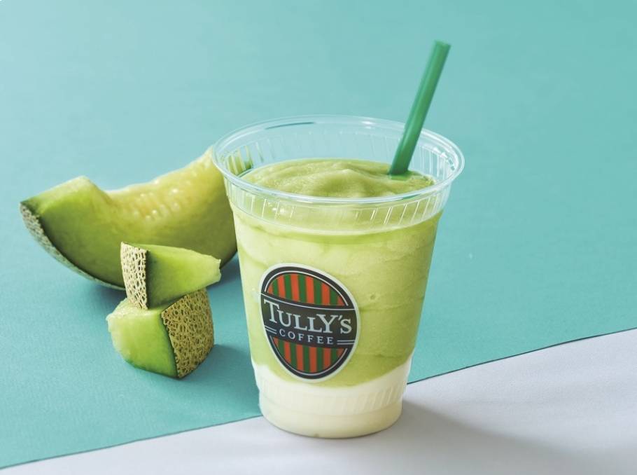 人気カフェチェーン店の2025年初夏の新作ドリンク。ひんやり×さっぱり or ひんやり×こってり、どちらがお好み？