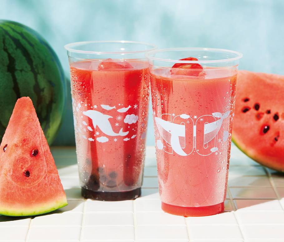 人気カフェチェーン店の2025年初夏の新作ドリンク。ひんやり×さっぱり or ひんやり×こってり、どちらがお好み？