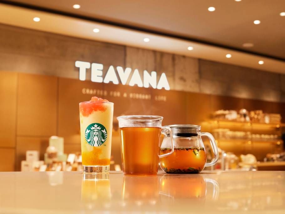 人気カフェチェーン店の2025年初夏の新作ドリンク。ひんやり×さっぱり or ひんやり×こってり、どちらがお好み？