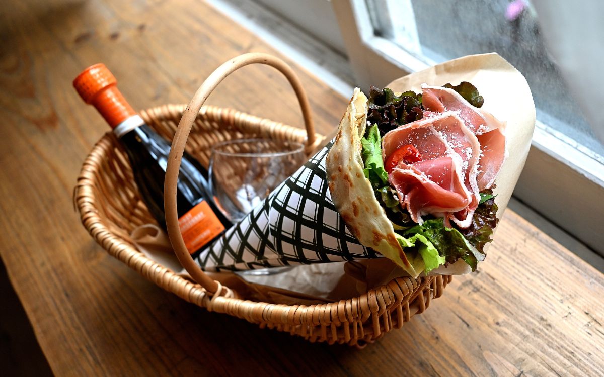 ワインと楽しむ“イタリアンクレープ”という新ジャンルに驚き！神戸・栄町通に現れた大人のクレープ「CAFFÉ CRESPELLE（カフェ クレスペッレ）」