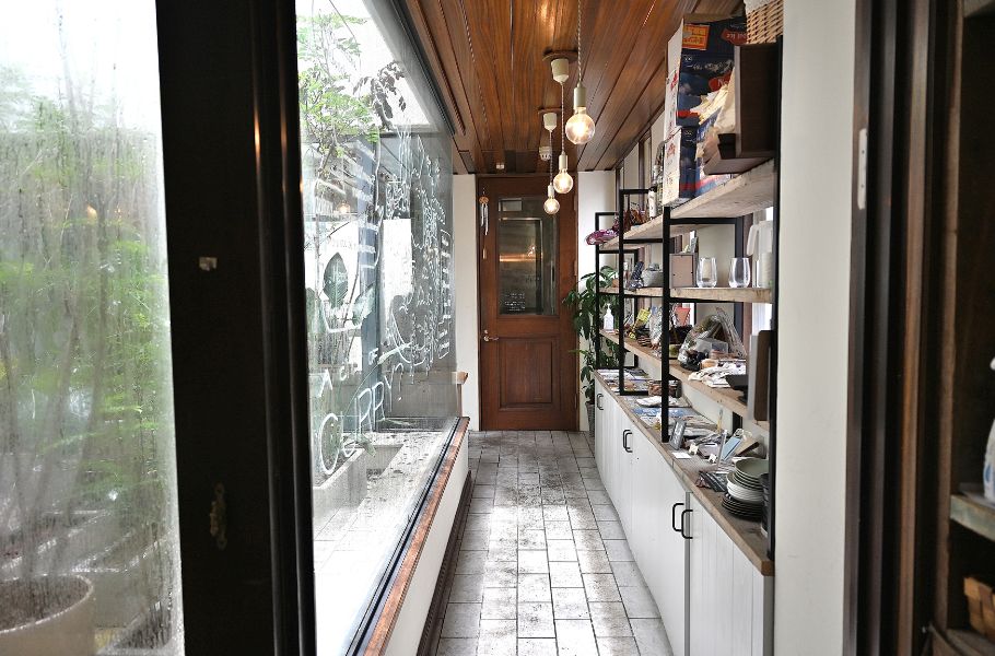 【兵庫・三ノ宮】この厚さ、想像以上！カレー屋発のカフェが本気で挑んだ！厚さ約4cmの“じゅわとろ”フレンチトースト