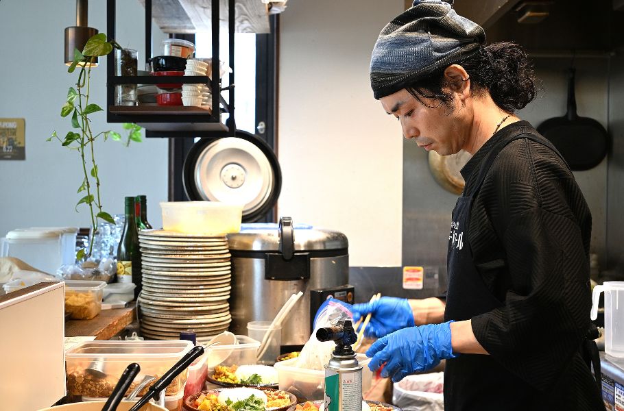 【兵庫・三ノ宮】この厚さ、想像以上！カレー屋発のカフェが本気で挑んだ！厚さ約4cmの“じゅわとろ”フレンチトースト