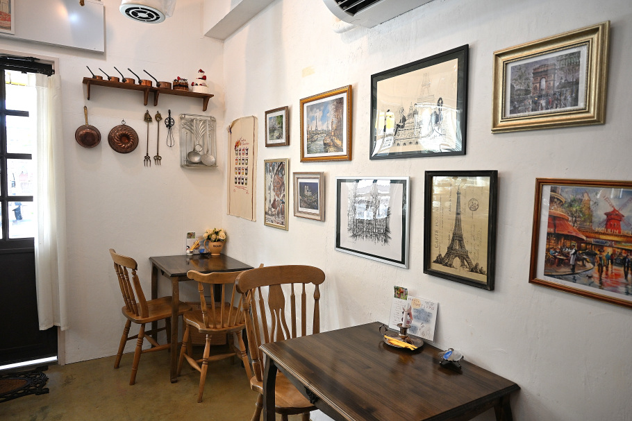 【兵庫・川西能勢口】若きパティシエールの真っ白なキャンパス「café de n’arion（カフェ ド ナリオン）」で出会う季節パフェと焼き菓子の物語