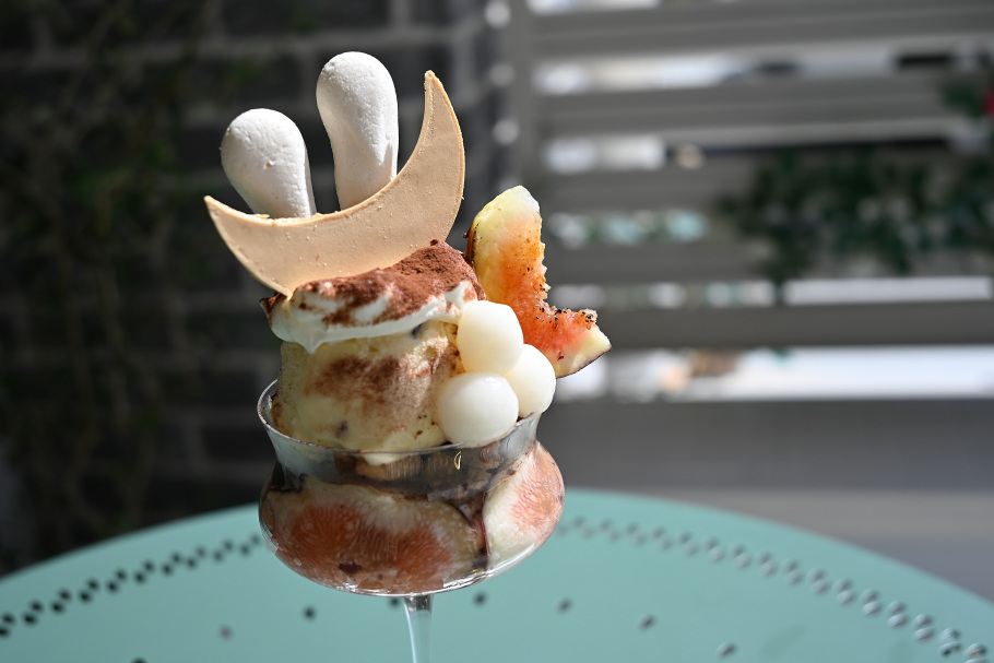 【兵庫・川西能勢口】若きパティシエールの真っ白なキャンパス「café de n’arion（カフェ ド ナリオン）」で出会う季節パフェと焼き菓子の物語