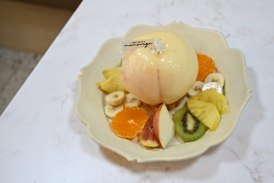 【大阪・中之島】まだ間に合う桃スイーツ！衝撃の“まるごと桃”で話題の「八百屋の嫁が作るmomovege」へ♡