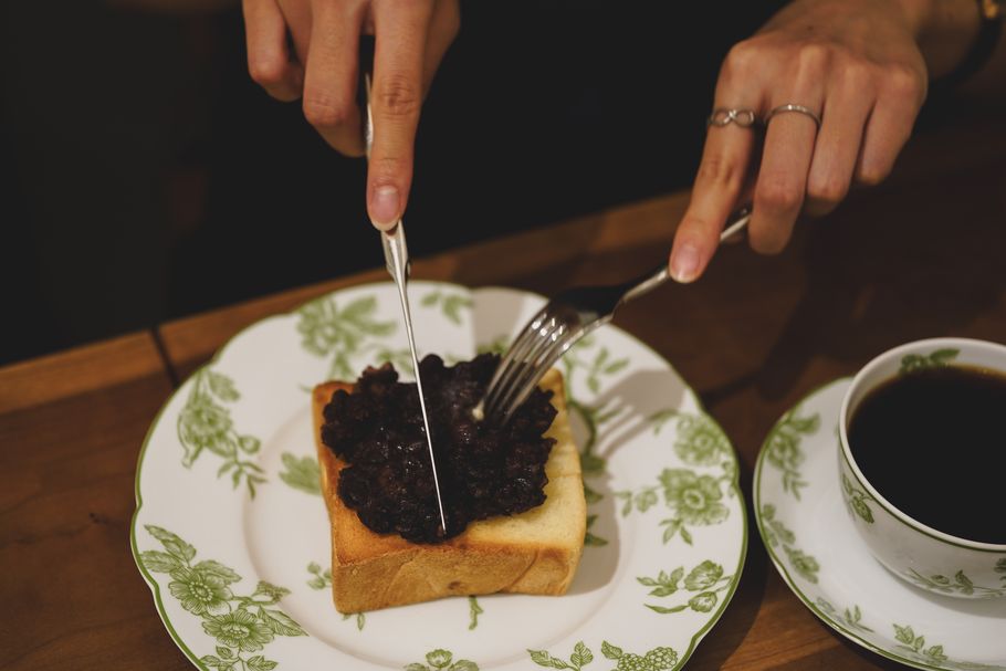 シンガーソングライターからあんバターマニアへ。異例の転身で「好き」で成功した人気YouTuber「うさもぐ」特別インタビュー