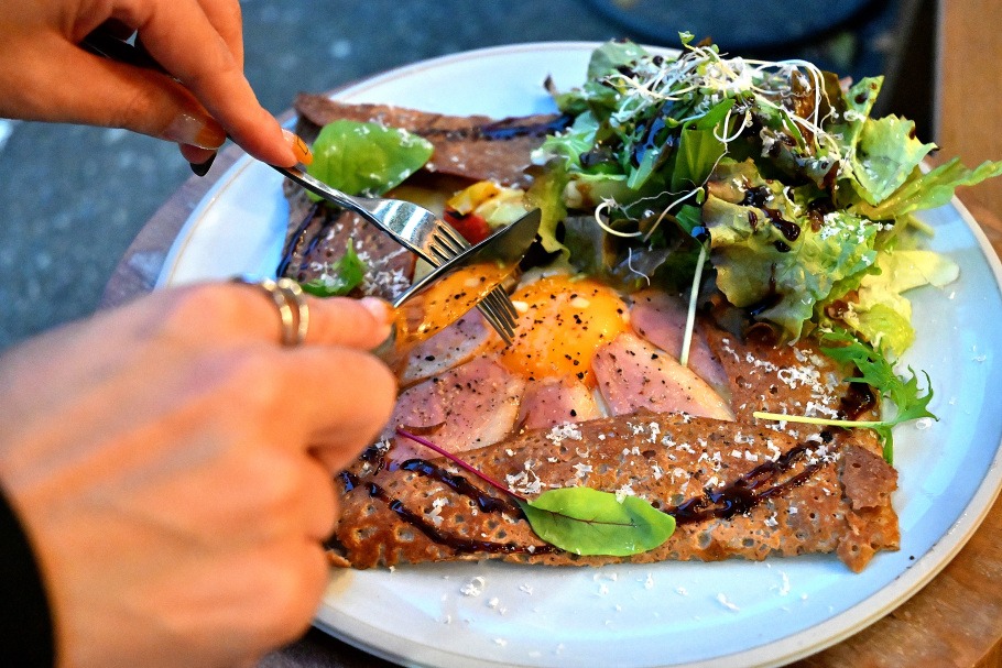 【大阪・堀江】裏路地に佇む、クレープビストロ「bōTH(ボス)」。お酒×クレープの夜飲みにもおすすめなワケとは!?