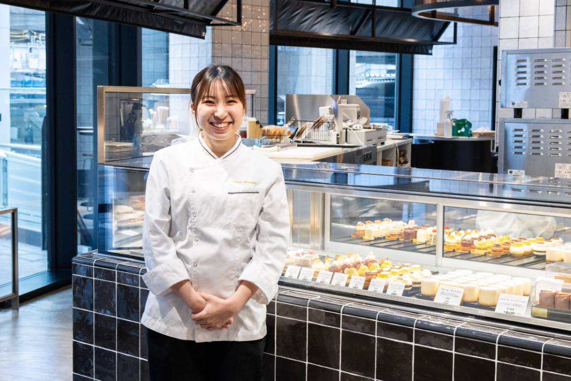 渋谷手土産ケーキならコレ！「カルディコーヒーファーム 渋谷サクラステージ店 CAFE&BAKESコーナー」で国内で数々の賞を受賞するパティシエの本格ケーキが？