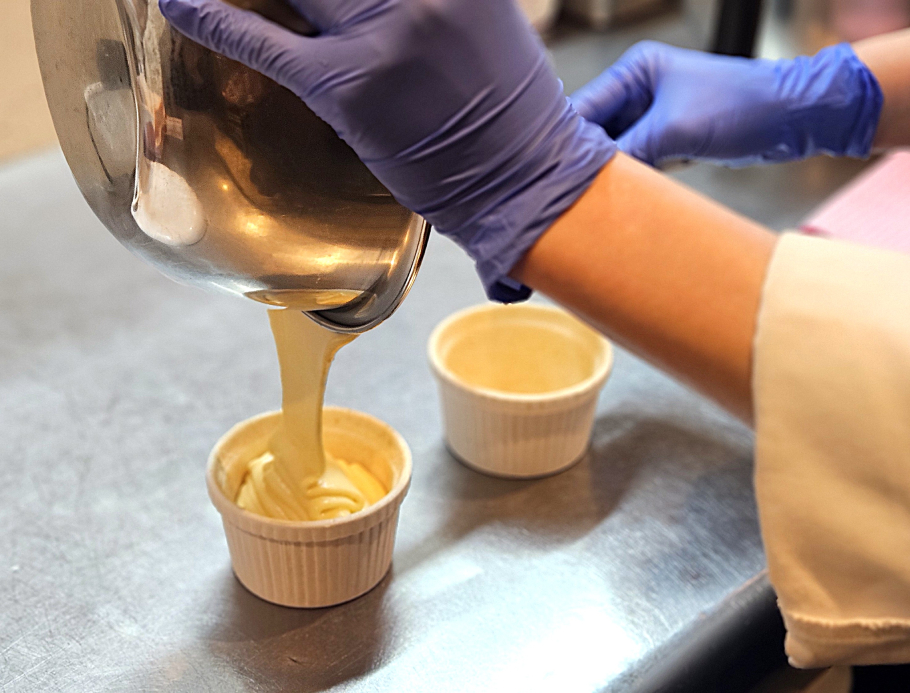 「スペルト小麦のスフレ」調理風景