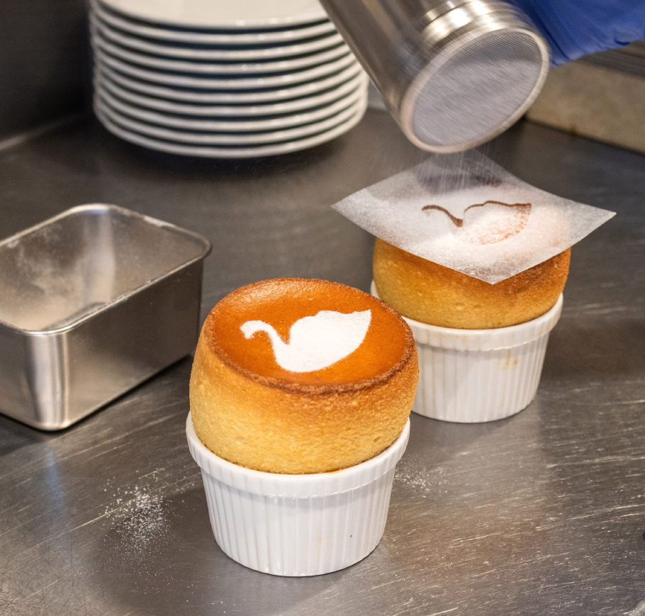 「スペルト小麦のスフレ」調理風景