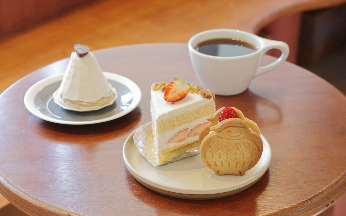 nomaru bakeのケーキとコーヒー