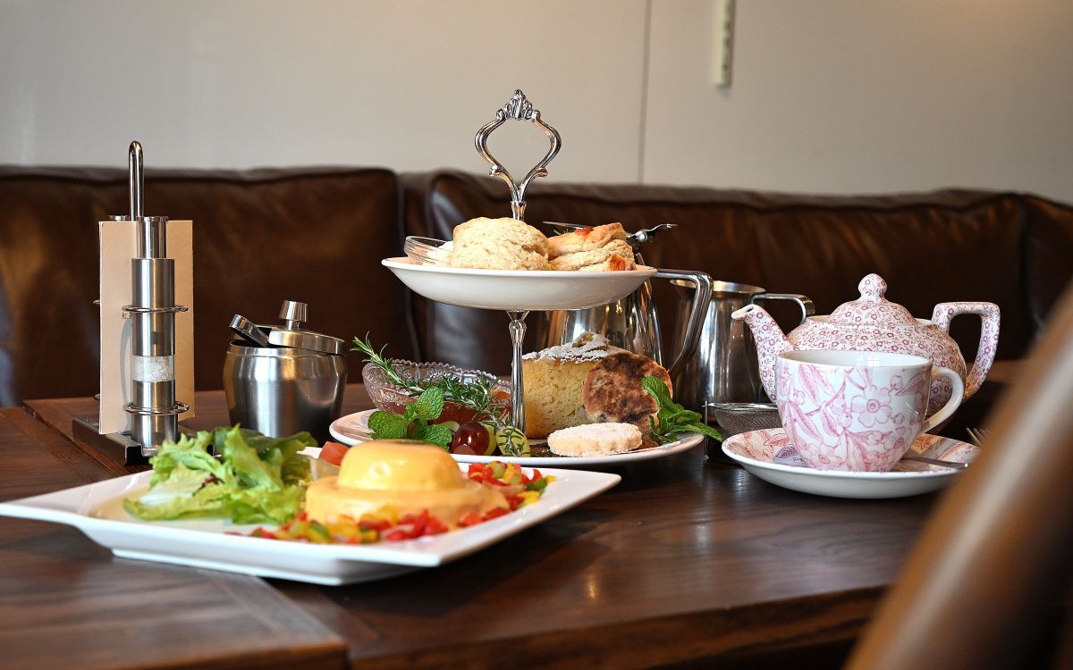 【大阪・谷六】まるでイギリス旅行気分♡英国式の紅茶体験ができる「Torrington Tea Room」で人気アフタヌーンティータイムを！