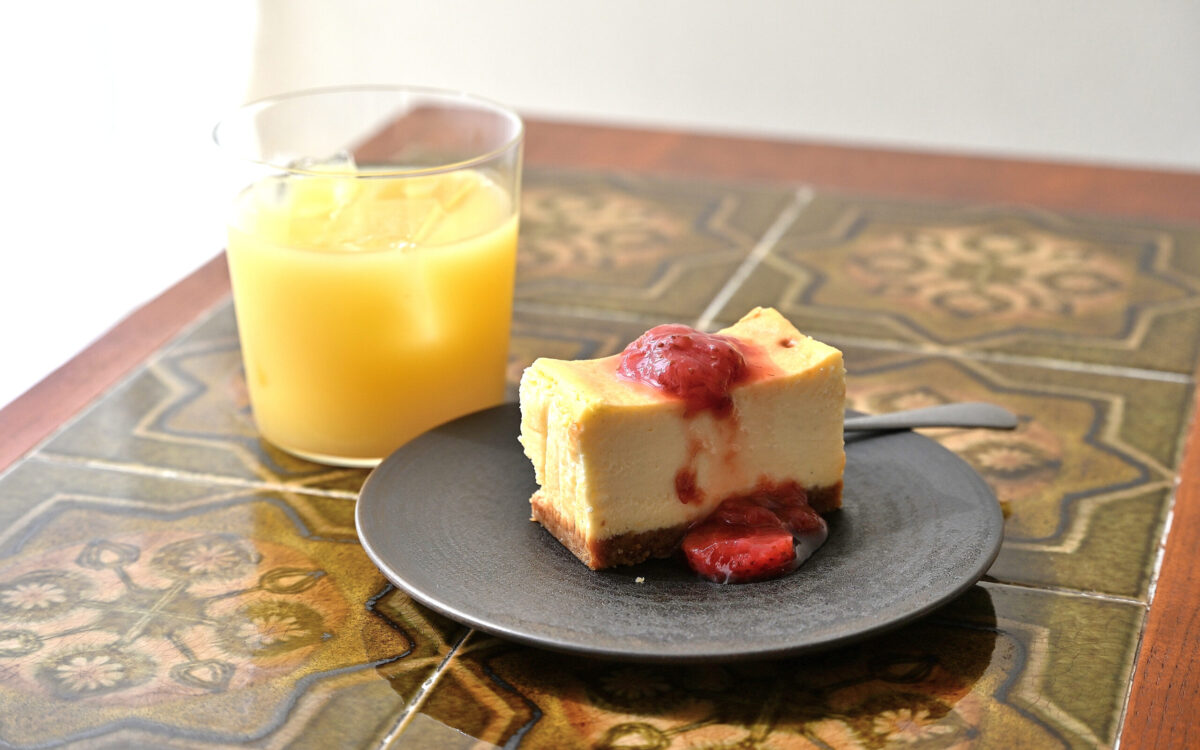 大阪・樟葉『本の読めるカフェ float（フロート）』で見つけた、心潤す静寂の過ごし方と旅するチーズケーキ