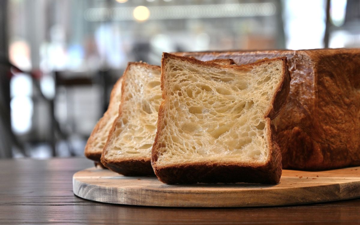 国産バター100%の贅沢。大阪・箕面「サトウカエデ」のデニッシュ食パンが、わざわざ買いに行きたくなるほど美味しいワケとは！？