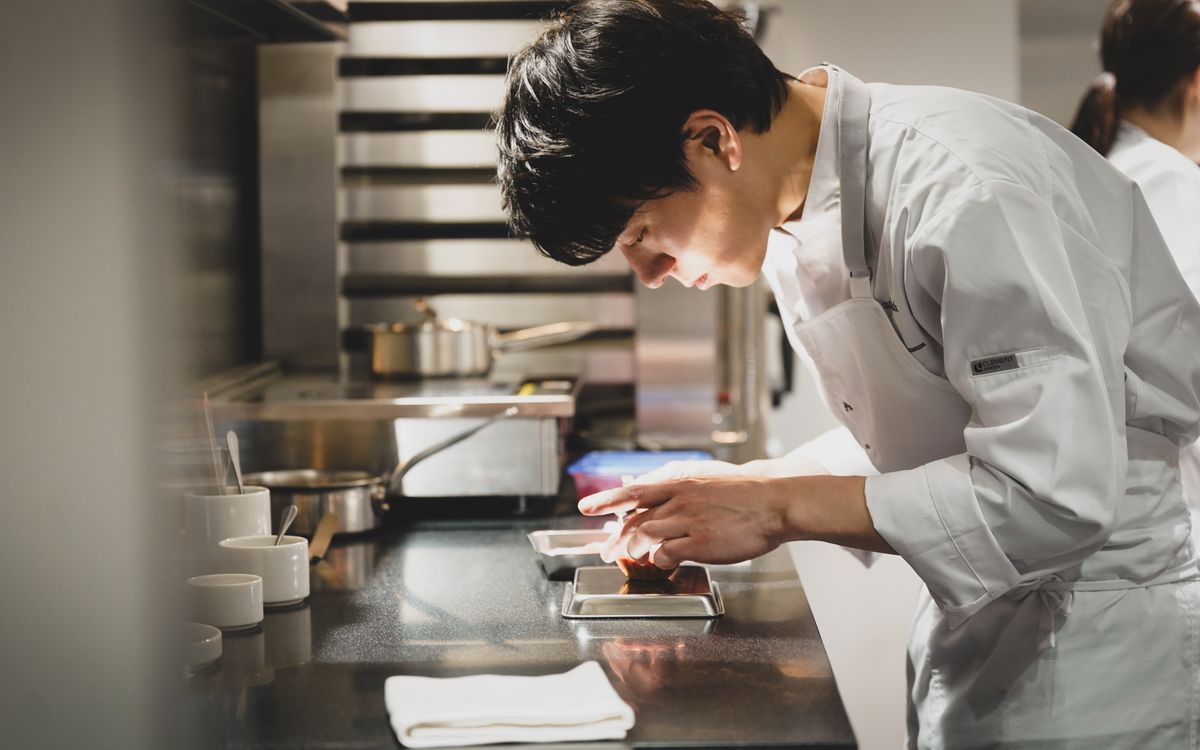 ミシュラン時代のその先へ。“一皿に物語を”髙橋壮幹が手がけるデザートレストラン「Authentic」（代々木公園）の全貌