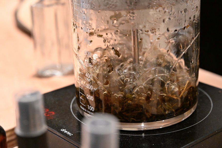 te. Japanese Teaの蒸留機