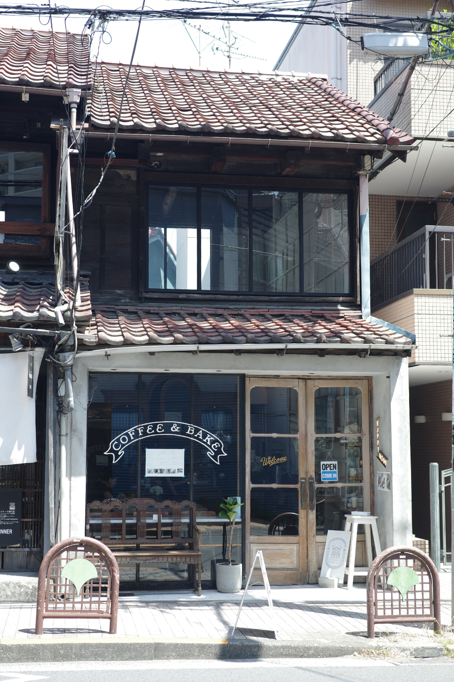 HAPPY HOURの外観