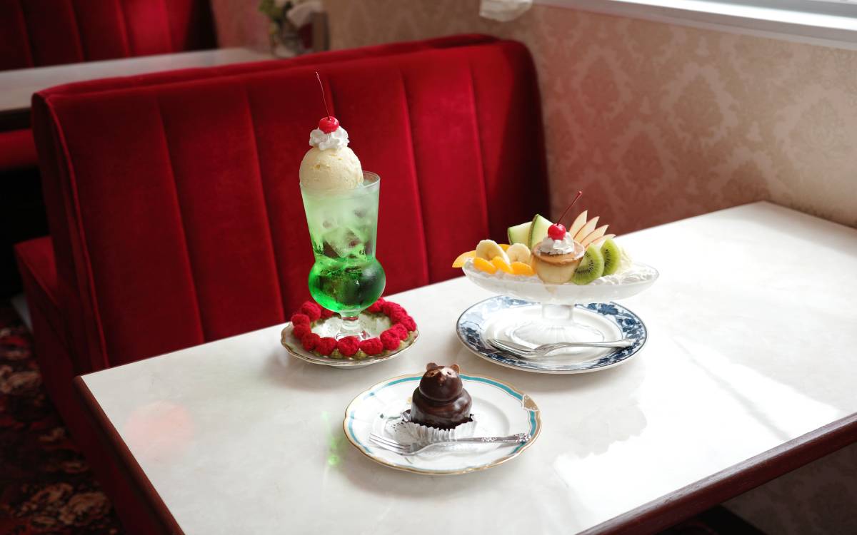大分で60年以上愛された味を東京へ。「菓子喫茶モンブラン」（神保町）で出会う、懐かしのたぬきケーキ