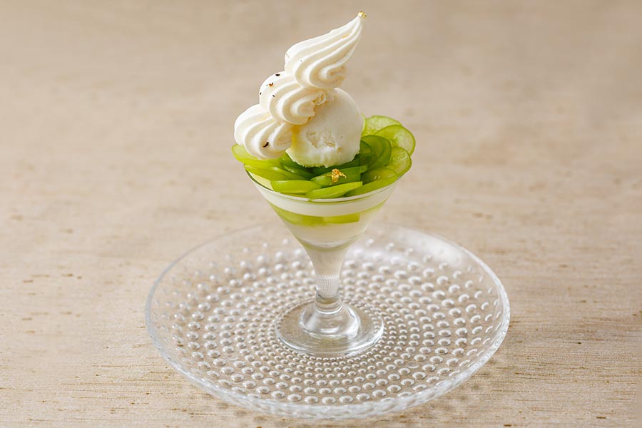 【ホテルメトロポリタン 川崎】りんごの華やかなフランベ演出とともに、実りの秋を五感で味わう「収穫祭」アフタヌーンティー