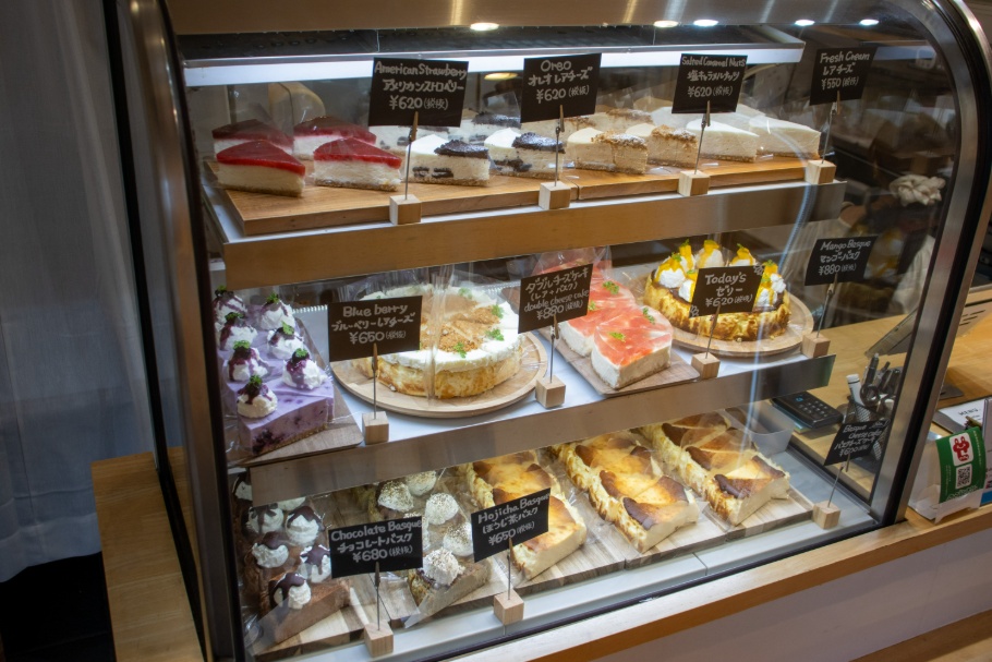 奥沢の街に溶け込む、心地よいチーズケーキ専門店